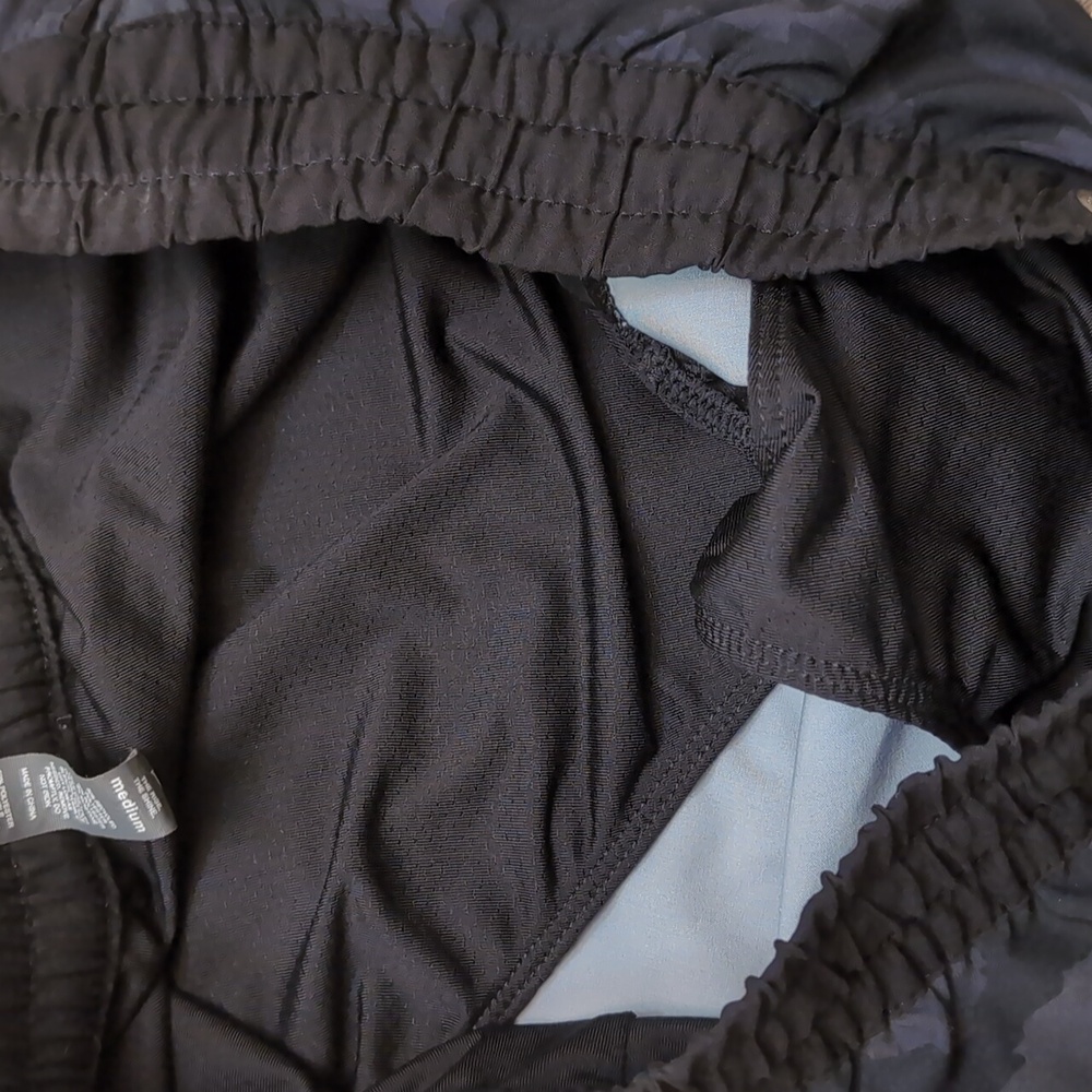 Vuori Women's Shorts - Picture 7 of 8